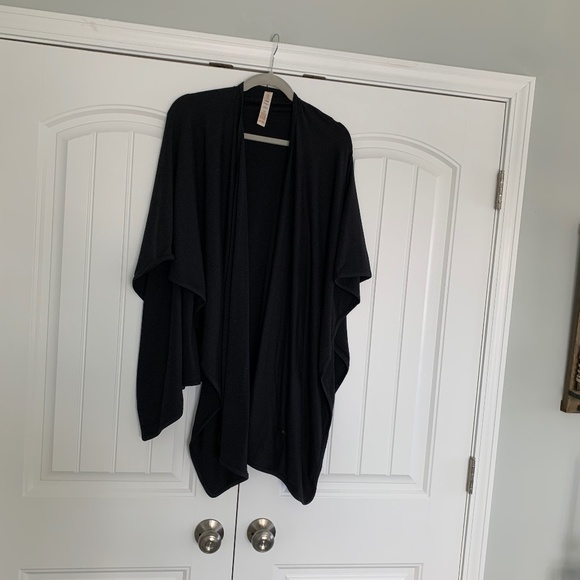 ONE Balance Collection Black Shawl - Picture 1 of 4